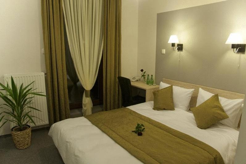 Hotel Vis A Vis Oleśnica Extérieur photo